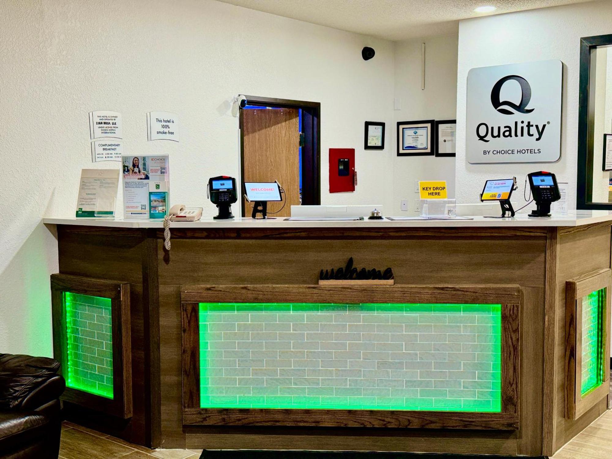 Quality Inn & Suites Eau Claire Exterior foto