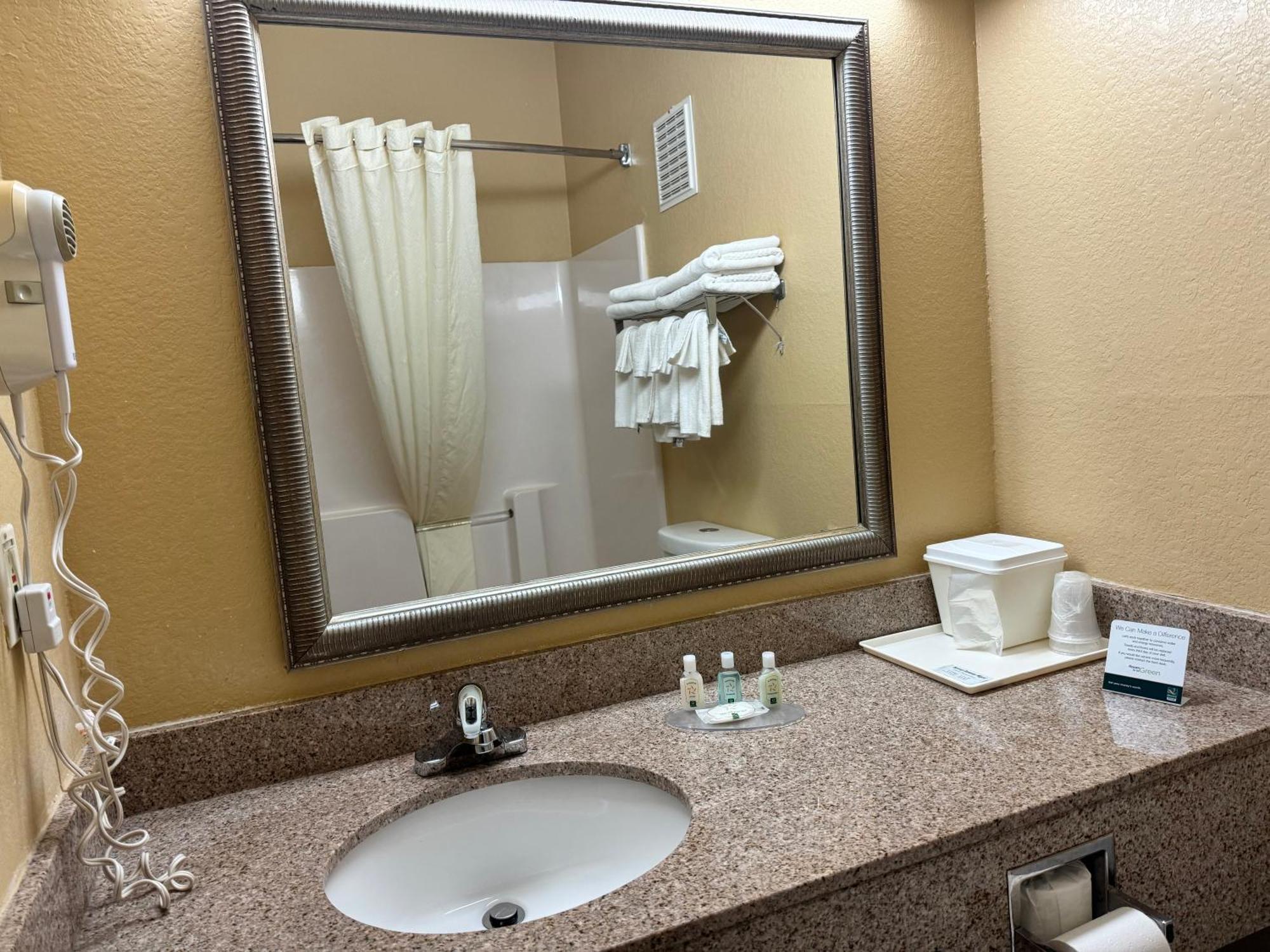 Quality Inn & Suites Eau Claire Exterior foto